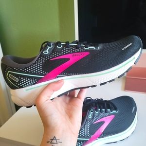 Women's Brooks Ghost 14, size 10 D, Black/Pink